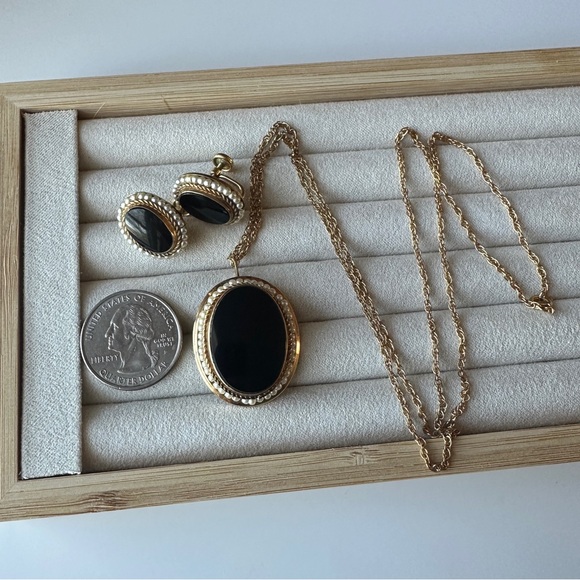 Vintage 12k Gold Filled Necklace and Screw Back Earrings with black beads - Picture 3 of 11